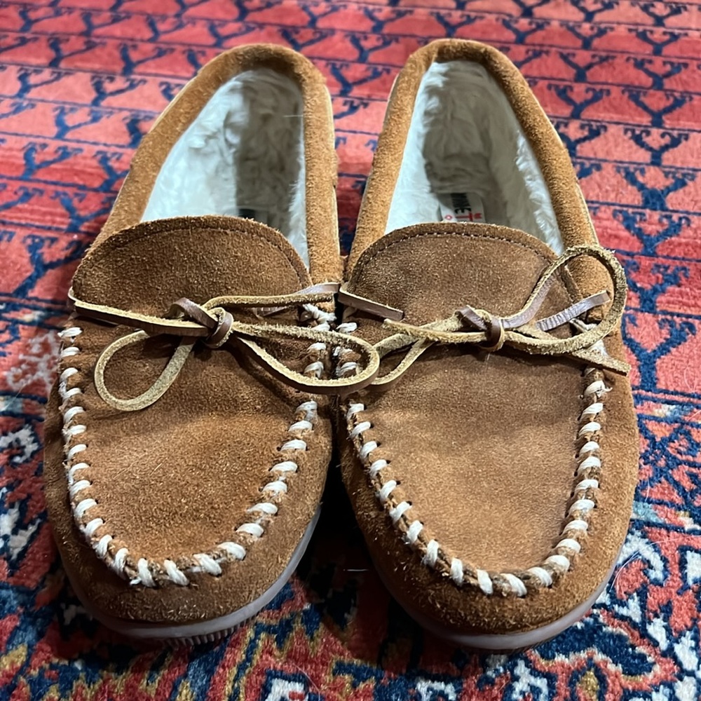 MINNETONKA
PILE LINED HARD MOCCASIN SLIPPER - Picture 7 of 7